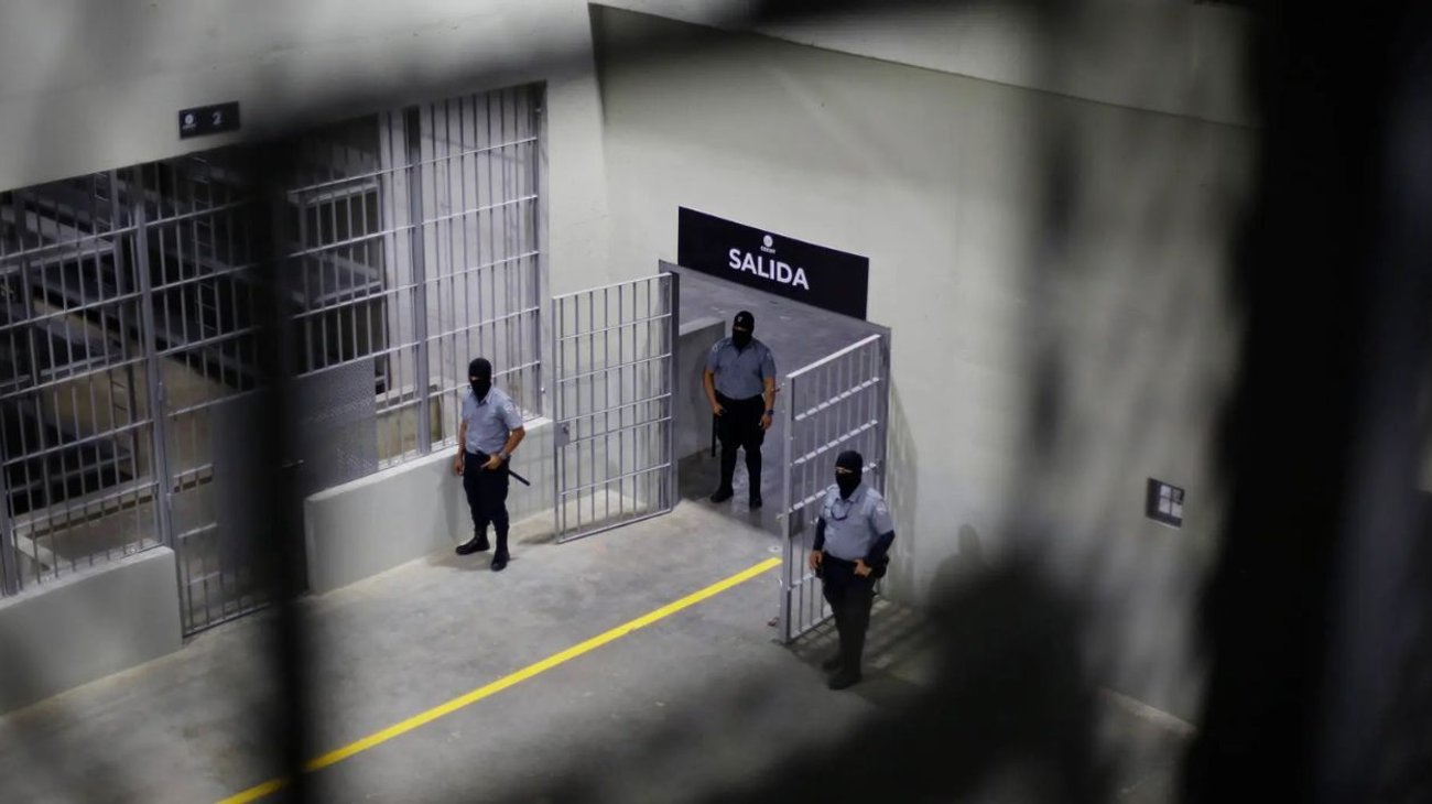 juez_ordena_trump_retorno_venezolanos_cecot_1661574348