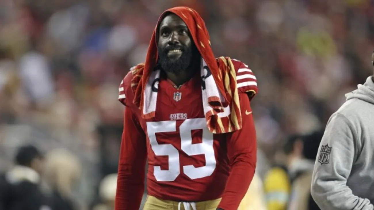 Los 49ers suspenden a De'Vondre por negarse a terminar juego