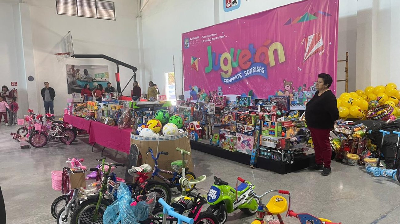 Alegra el Juguetón Azteca a pequeños de Guadalupe