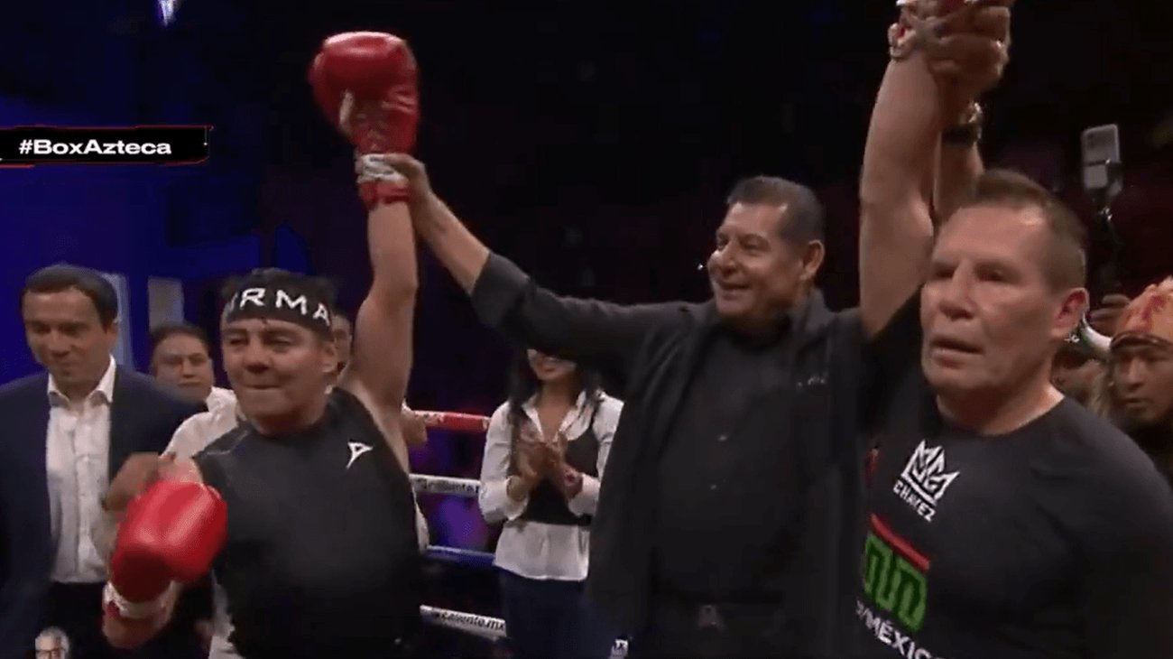 Julio César Chávez y Travieso Arce protagonizan combate en Puebla