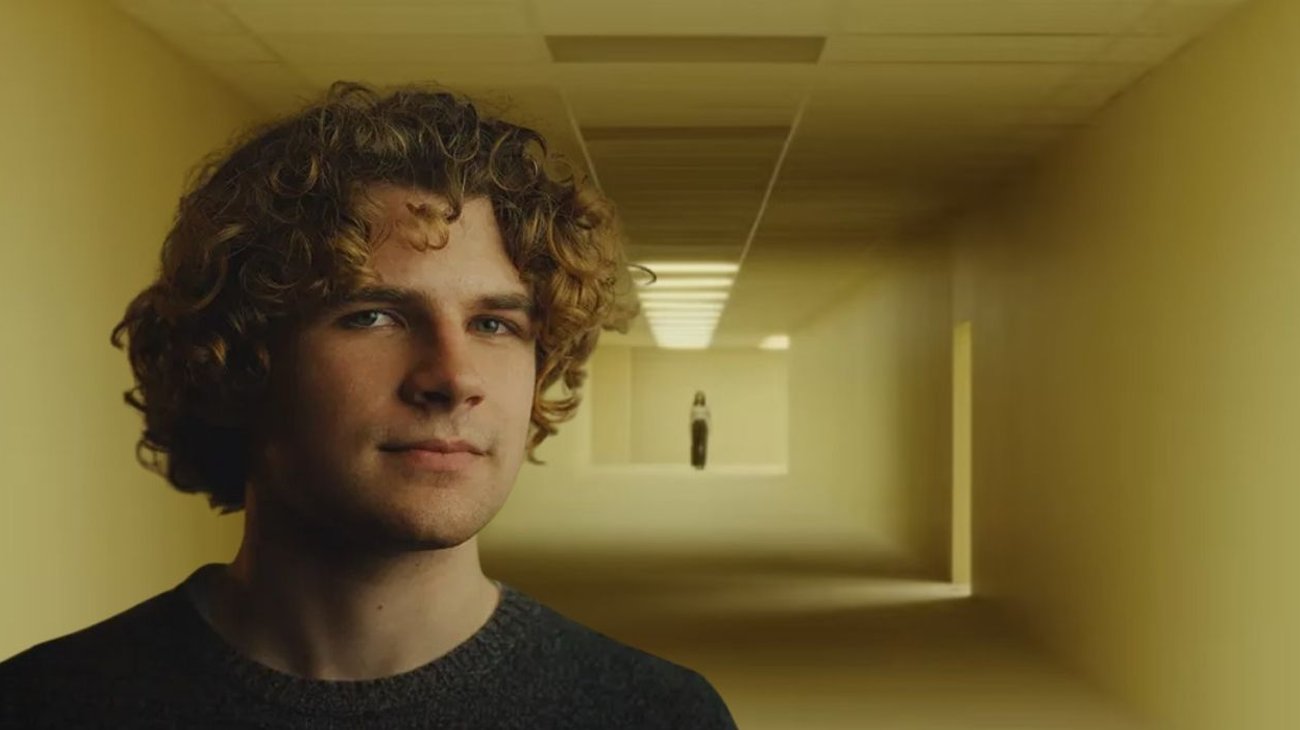 ¿Quién es Kane Parsons, director de Backrooms y más joven de A24?