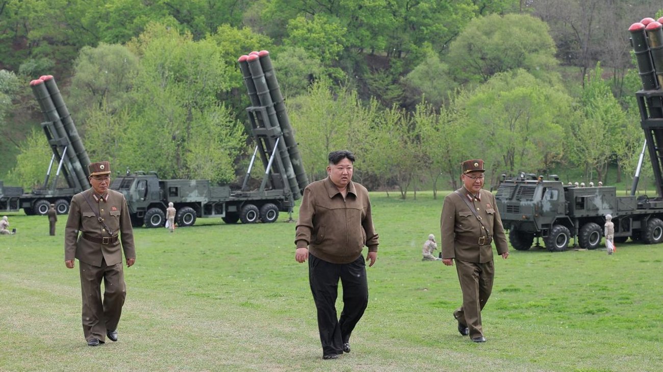 Kim Jong-un supervisa un simulacro de contraataque nuclear