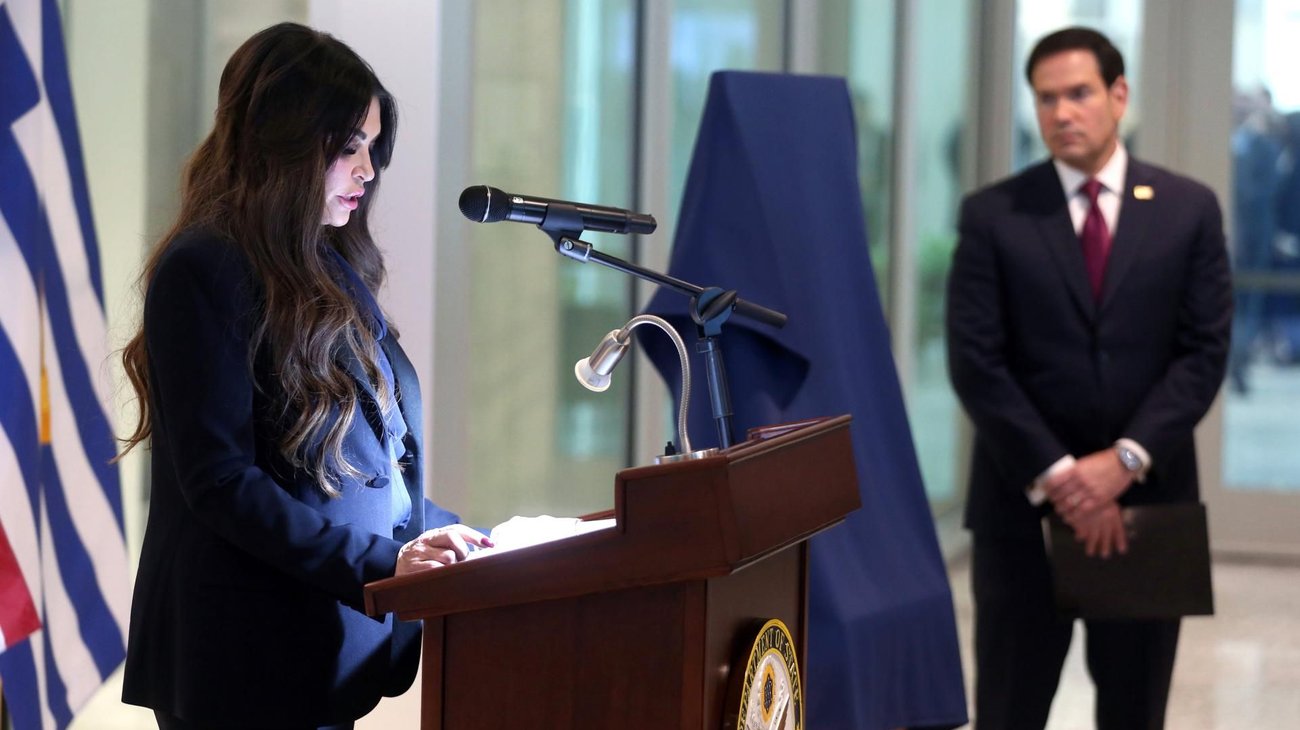 Evalúa Gobierno de Trump destituir a embajadora de EUA en Grecia