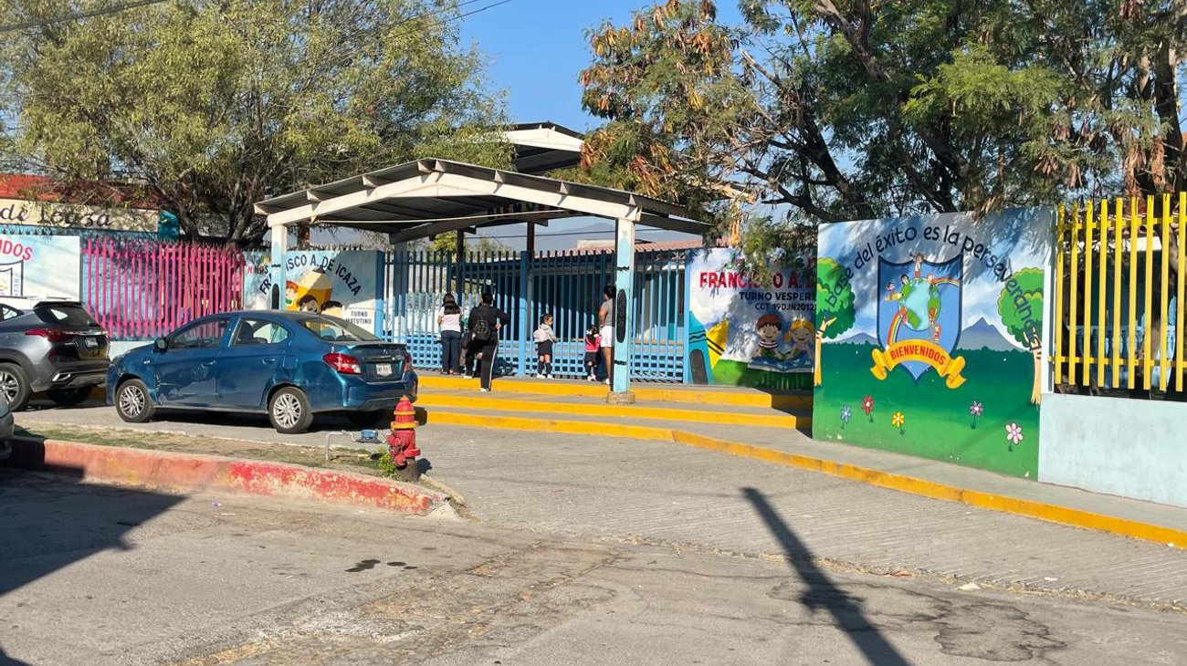 Presunta pistola en kinder de Escobedo moviliza a policías