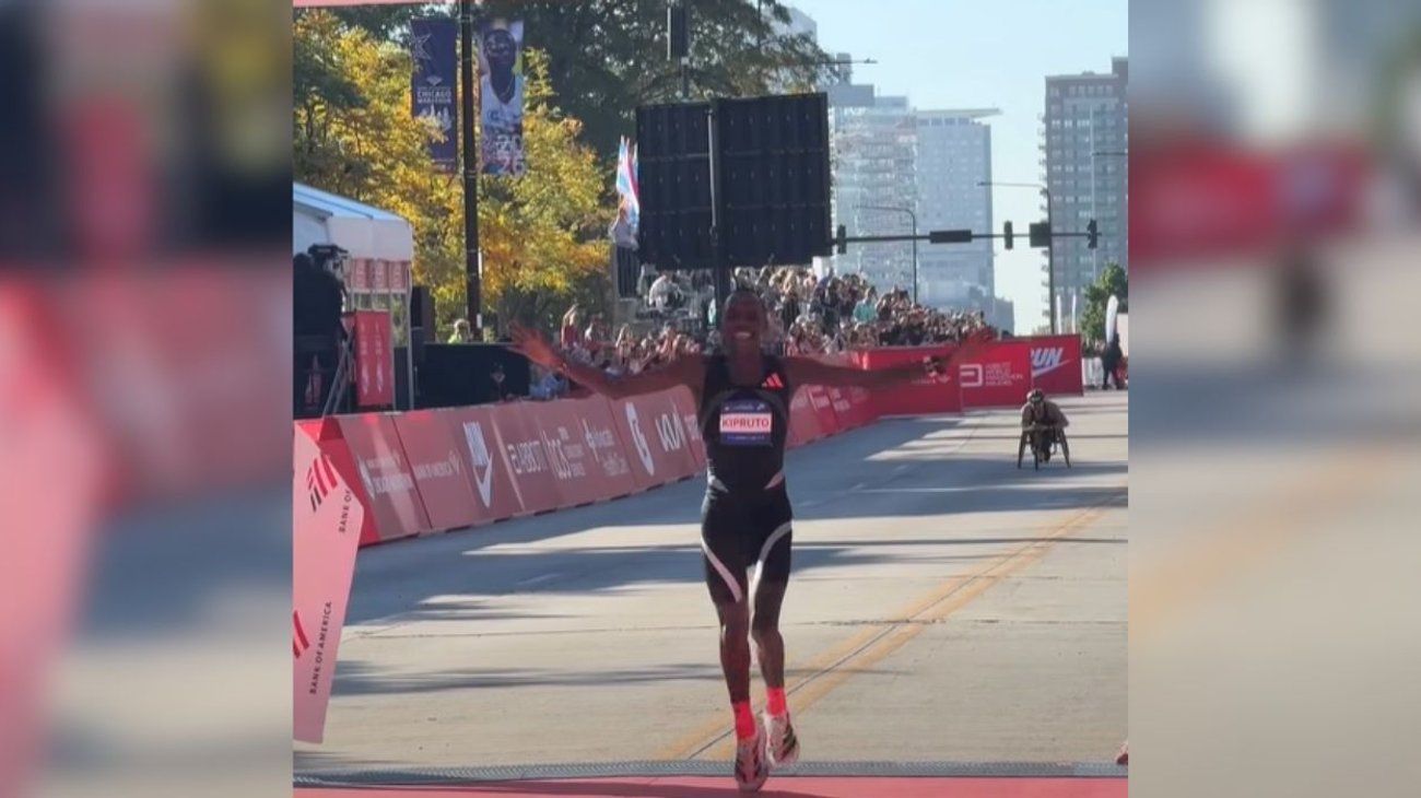 Amos Kipruto se corona en el Maratón de Chicago
