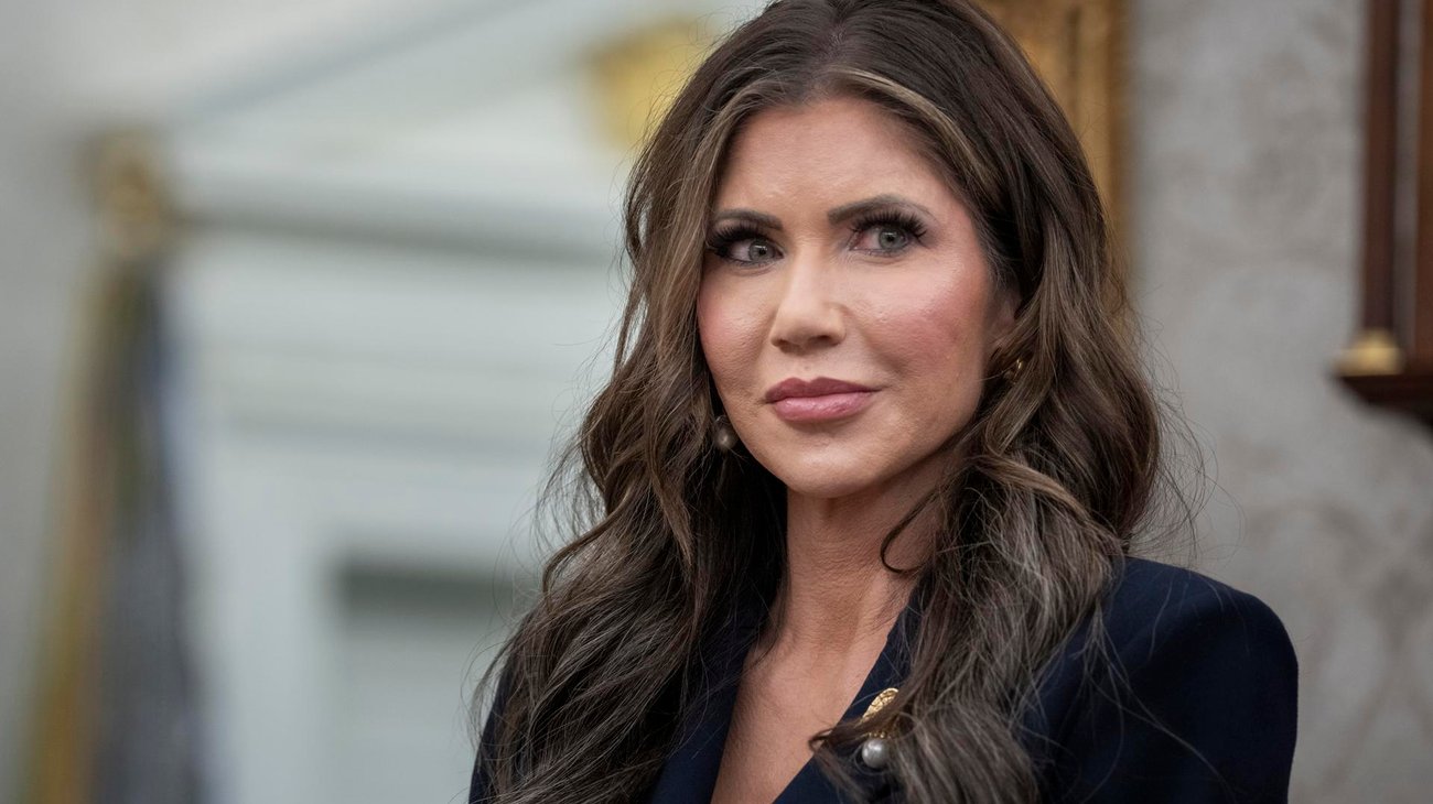 Maduro 'tiene que irse': secretaria de Seguridad Nacional de EUA