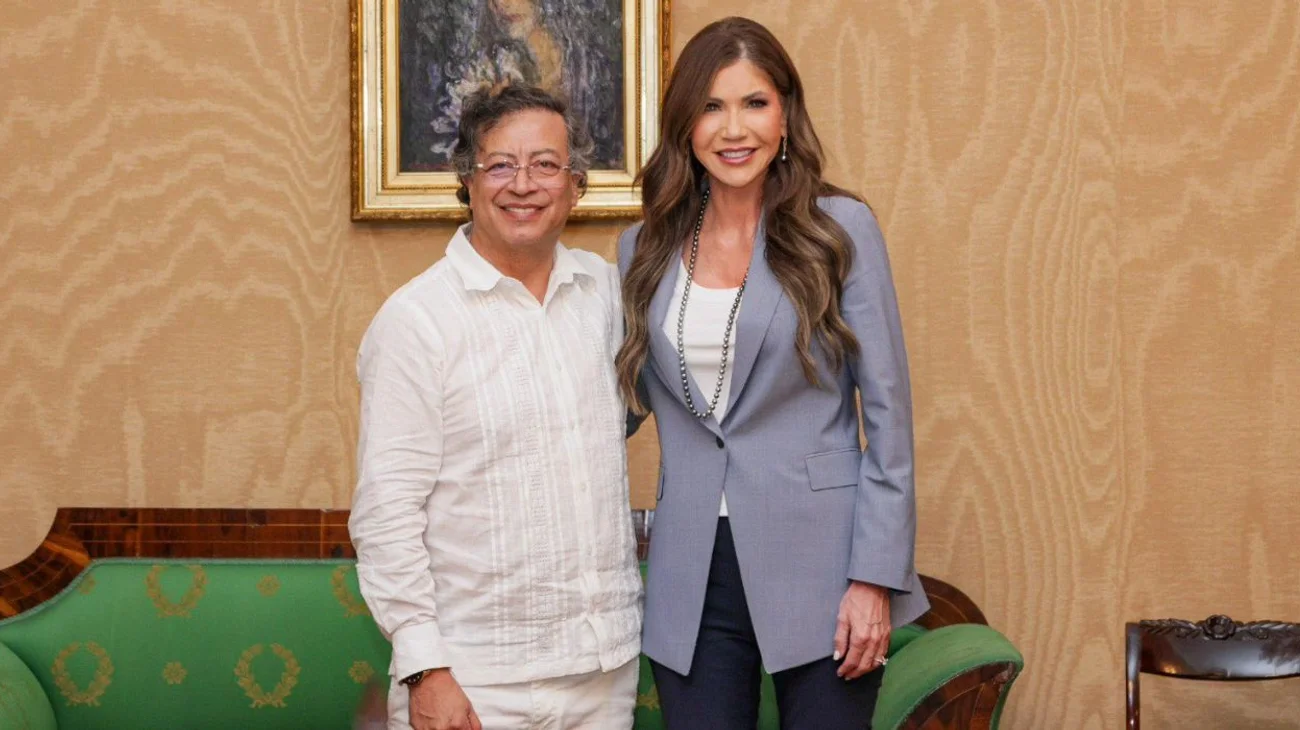 Relata Kristi Noem que Petro defendió a criminales en su reunión