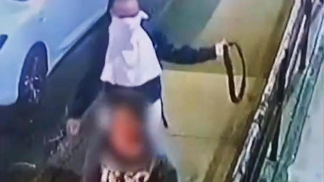 La ahorca con cinturón para abusar de ella en calle de Bronx