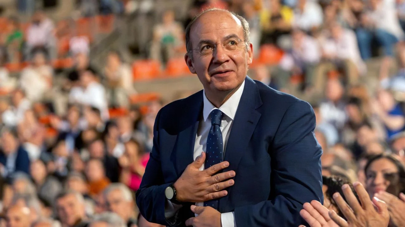 'La democracia en México ha caído': Felipe Calderón