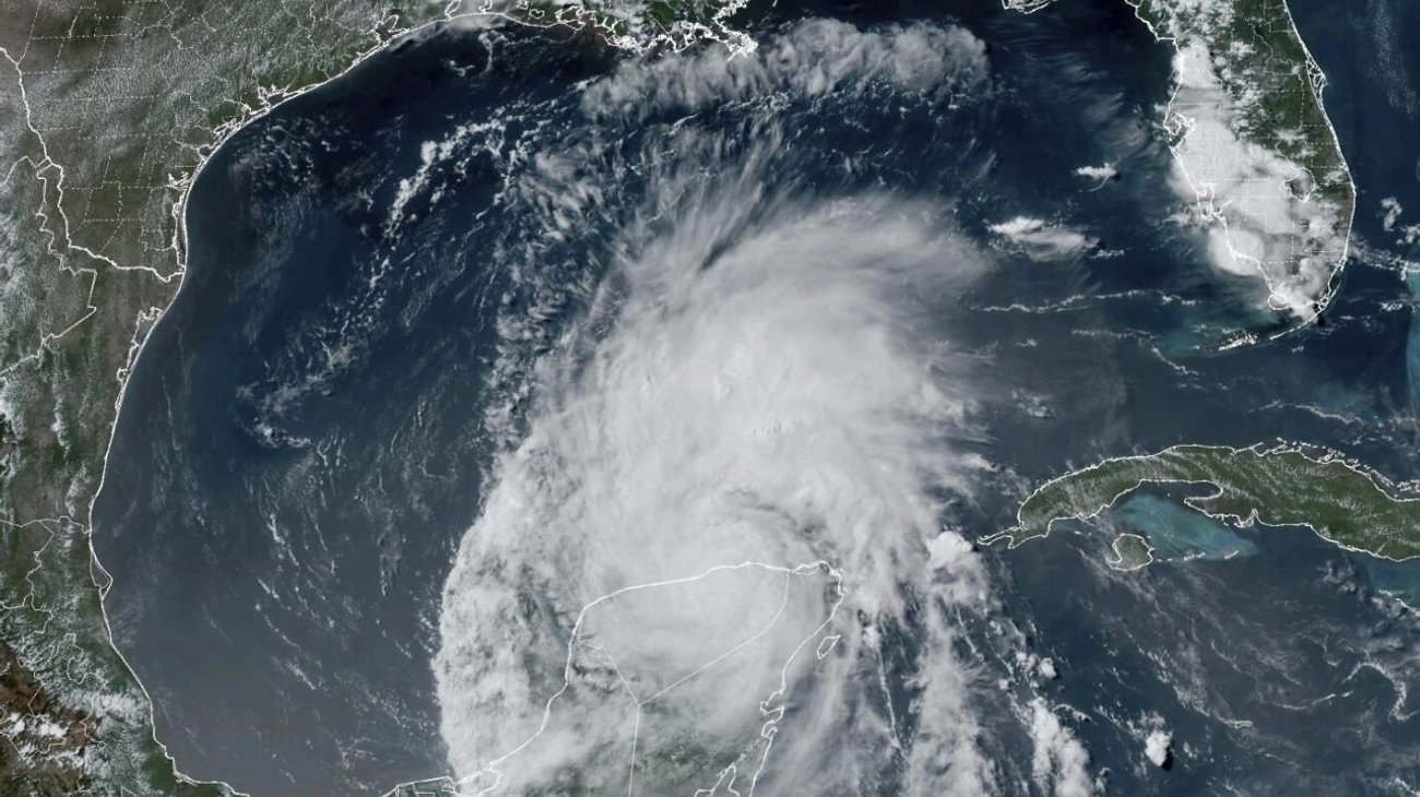 la_tormenta_beryl_se_acerca_a_texas_se_espera_su_impacto_el_lunes_67dd161744