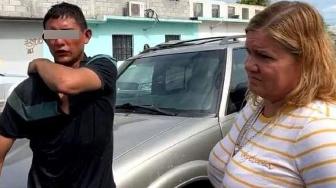 Golpean a ladrón tras asalto y su mamá llega a defenderlo