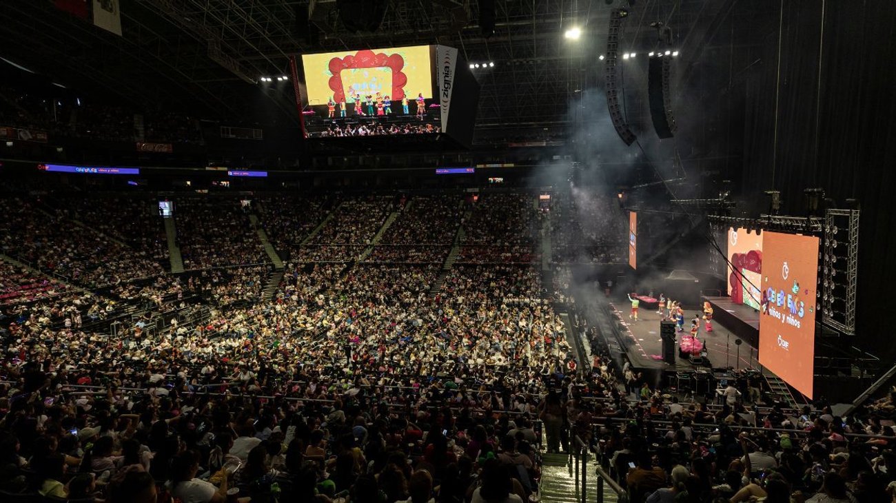 Lara Campos celebra junto a niños de Nuevo León con concierto