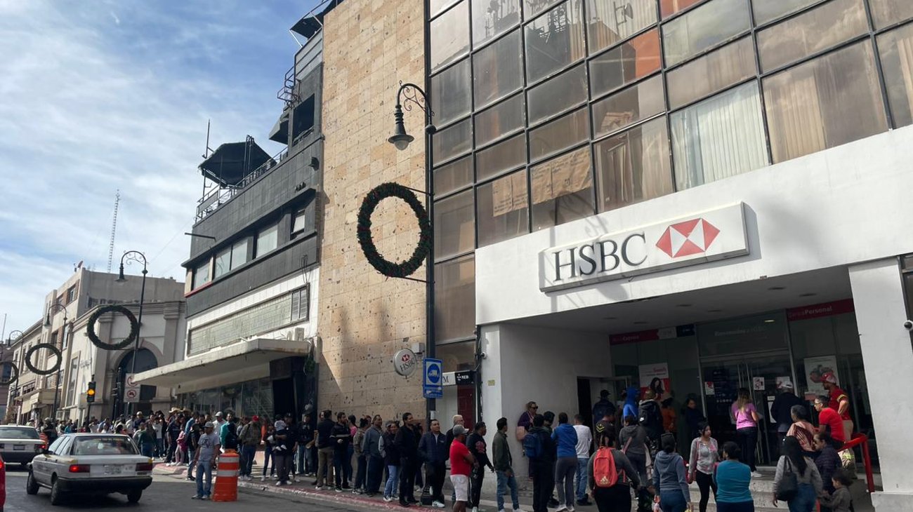 Largas filas en cajeros de Saltillo por aguinaldos