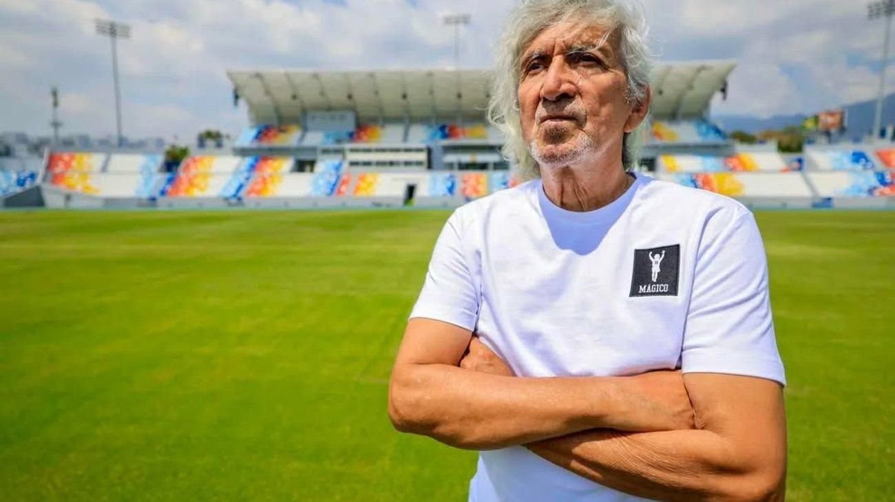 Nombran a 'El Mágico' González Hijo Meritísimo de San Salvador