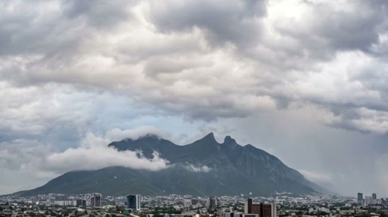 Clima en Nuevo León: calor y cielo brumoso este domingo