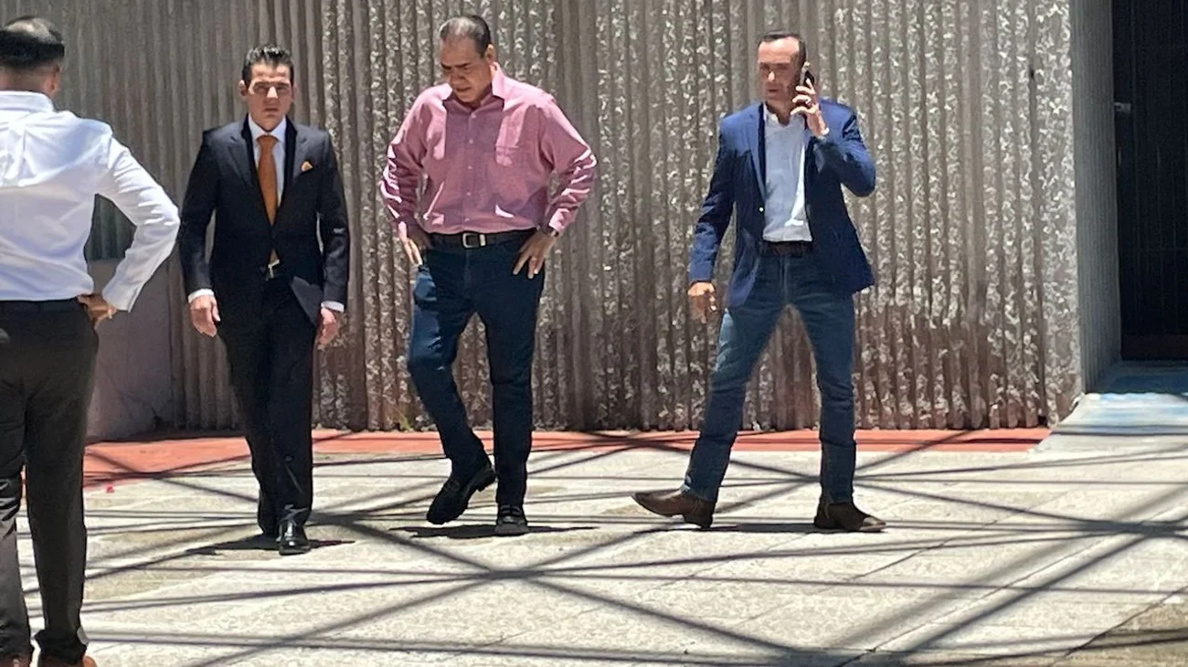 Dan trámite de urgente a licencia de Miguel Flores