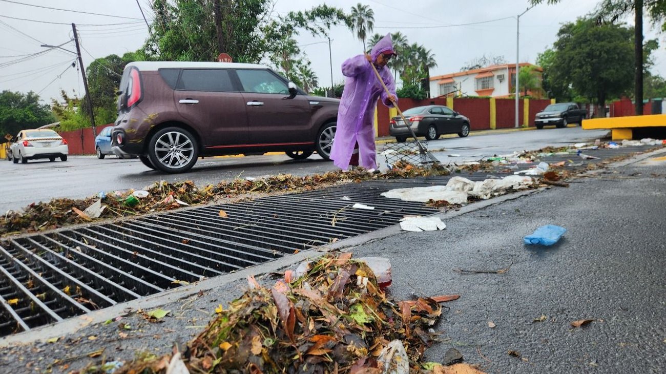 Refuerza Escobedo limpieza y mantenimiento de pluviales