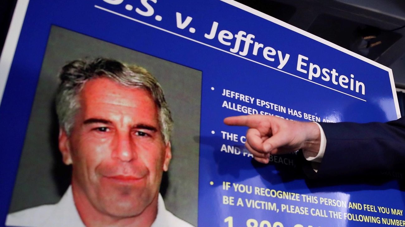 Revelarán nombres de famosos implicados con Jeffrey Epstein