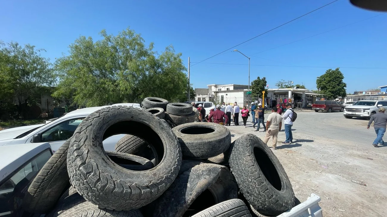 Agravan llantas tiradas problema de mosquitos en Reynosa