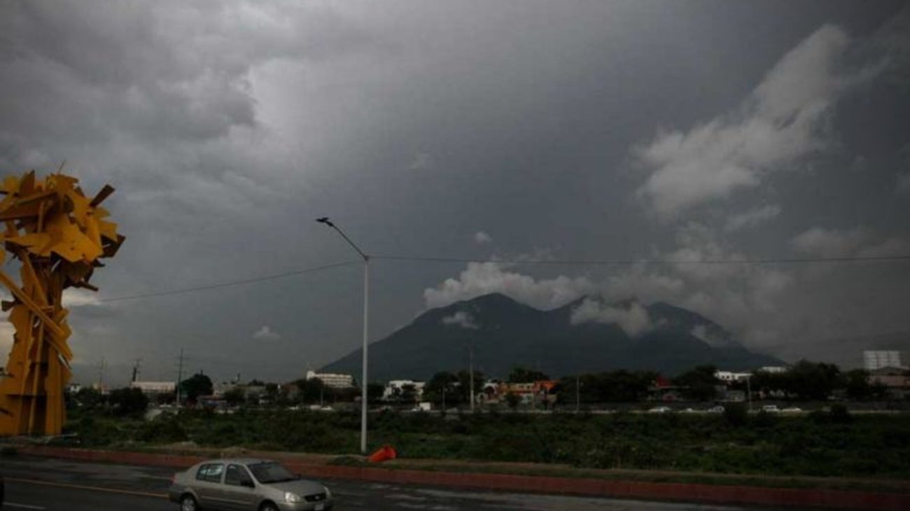 Lluvias y tormentas marcarán el clima de este domingo en NL