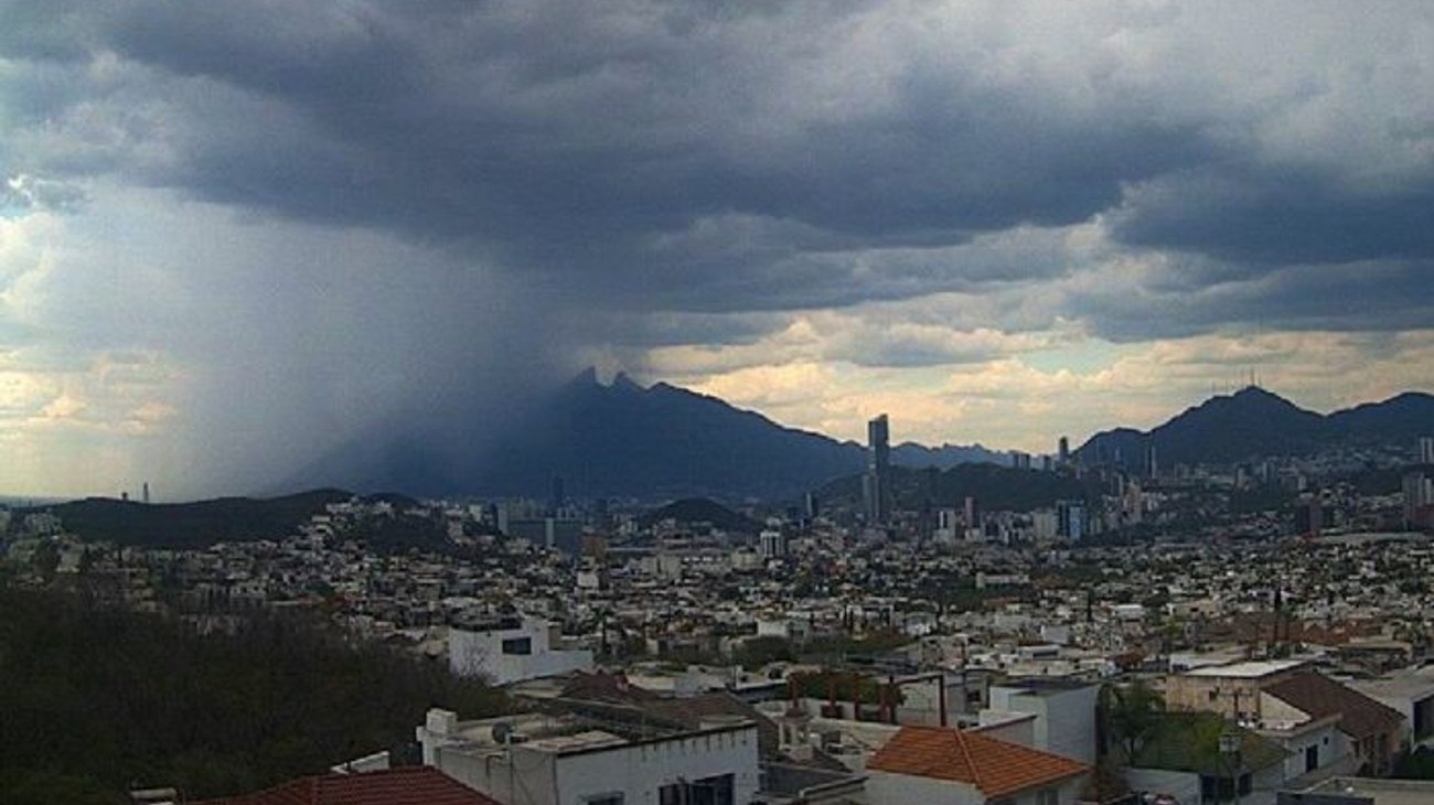 Lluvias marcan el clima en Monterrey este domingo
