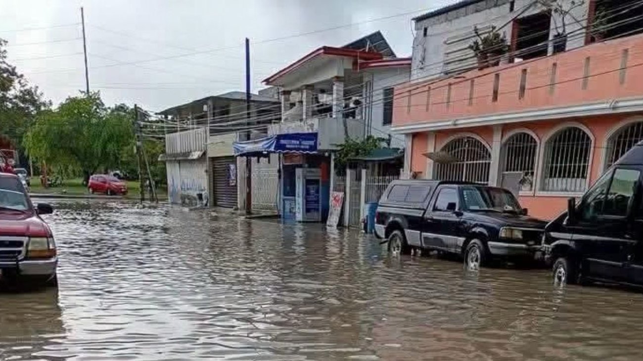 Lluvias en Tampico bloquean vialidades y dejan cortes de luz