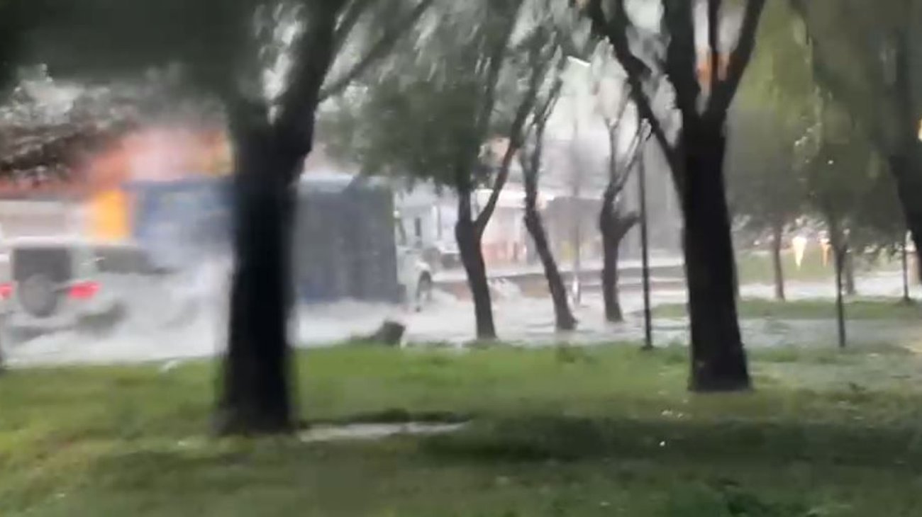 Mujer muere tras colapso de anuncio panorámico en San Nicolás