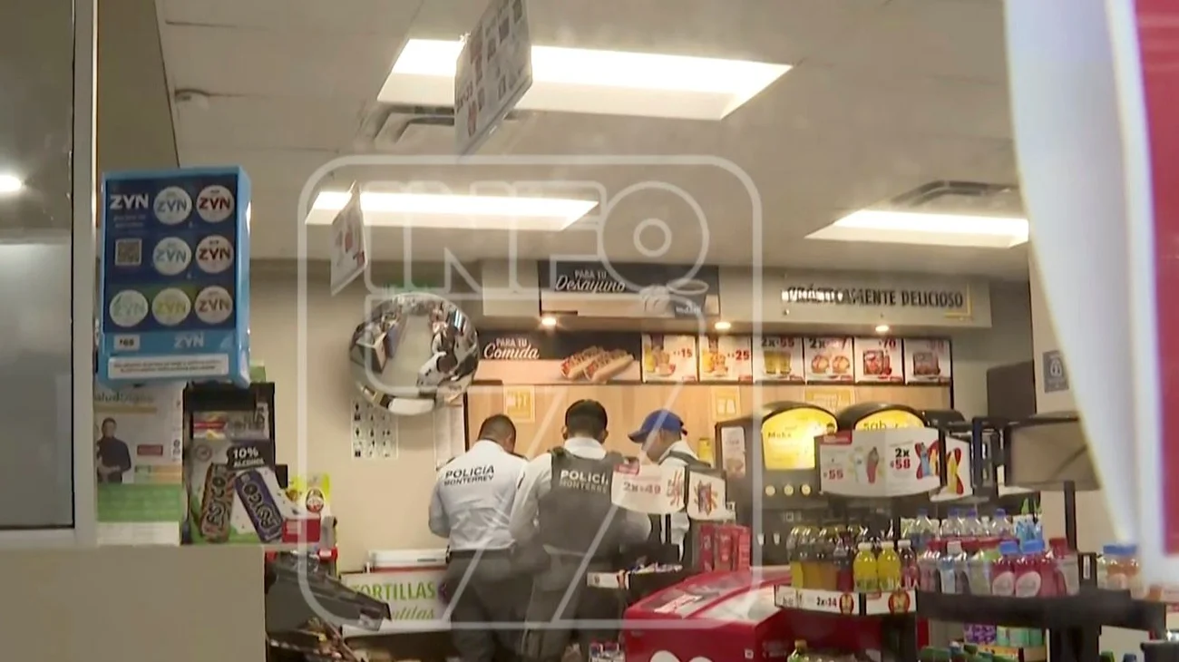 Localizan arma en tienda de conveniencia en Centro de Monterrey