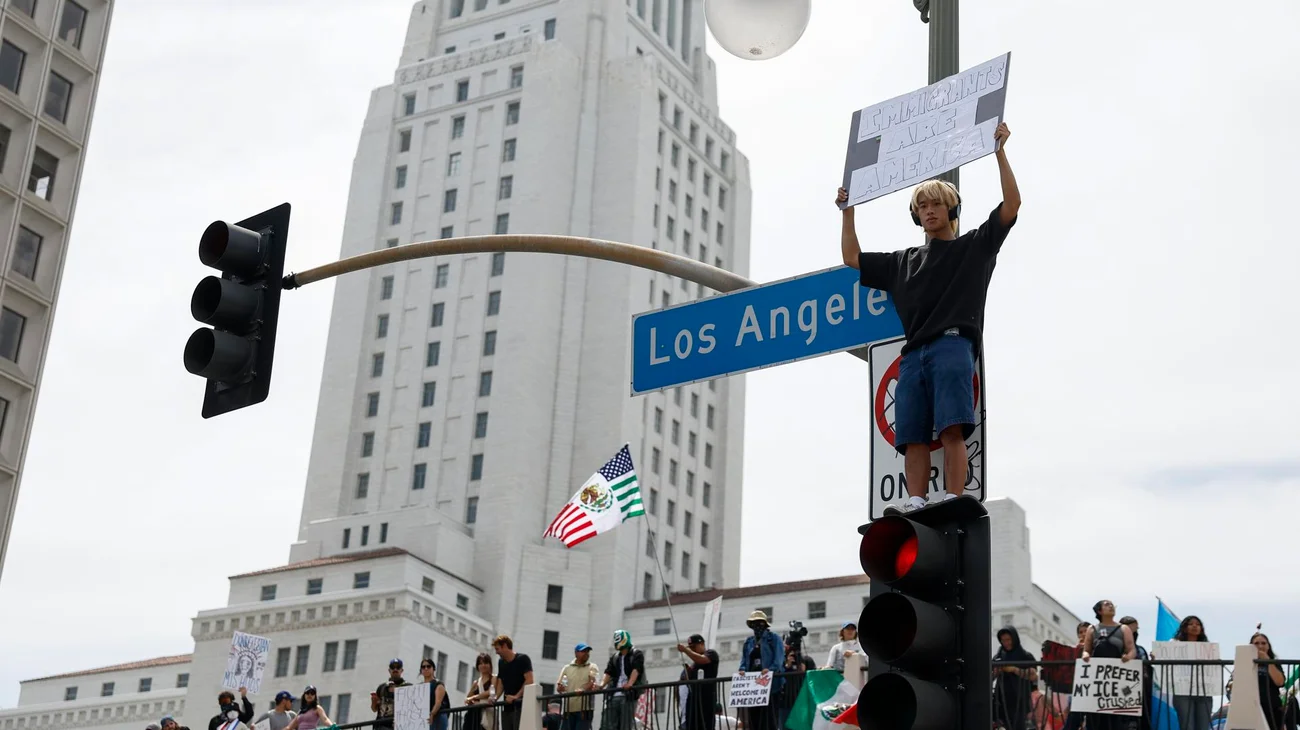 Levanta alcaldesa de LA toque de queda en el centro de la ciudad