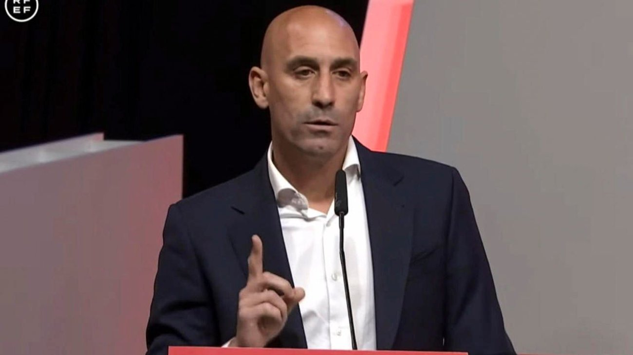 Suspende FIFA durante tres años a Luis Rubiales