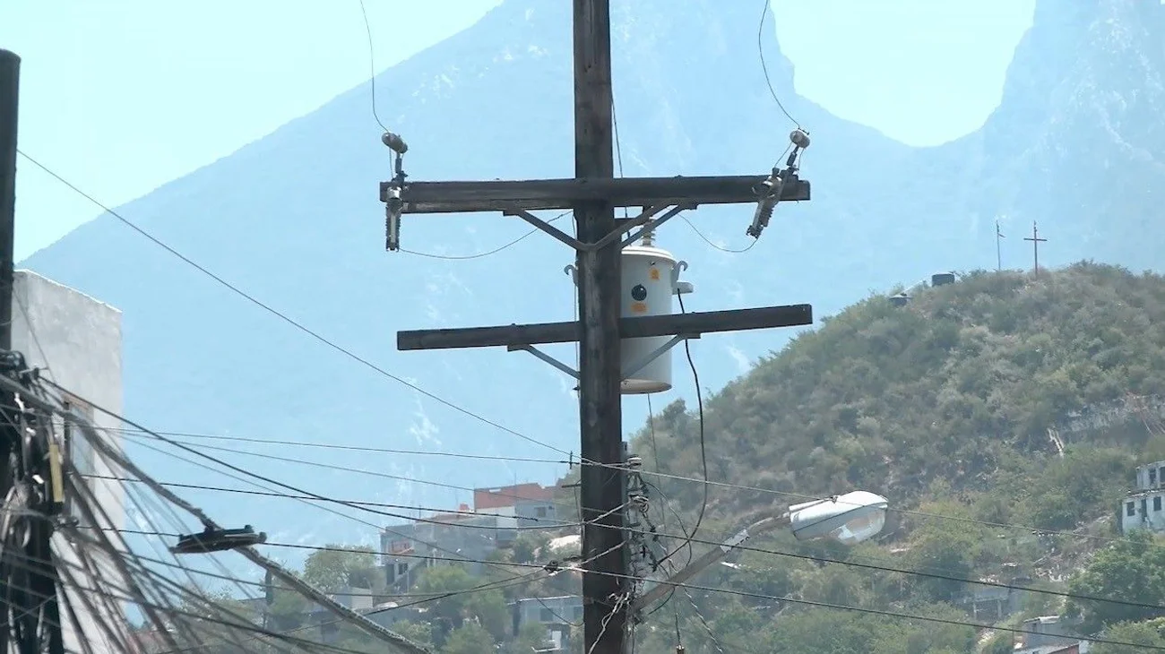 "No se van a quedar sin luz" , dice AMLO a la población