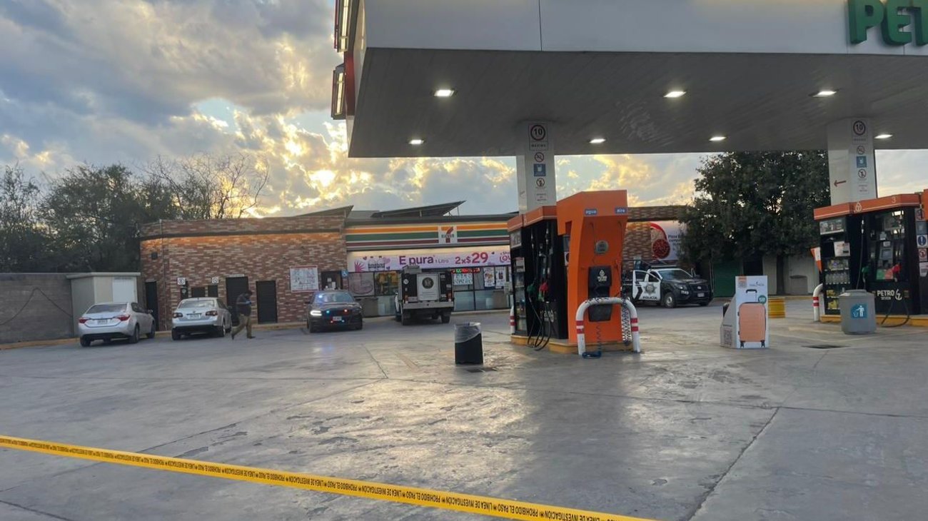 Asalta hombre armado a gasolinera en Apodaca; no hay heridos
