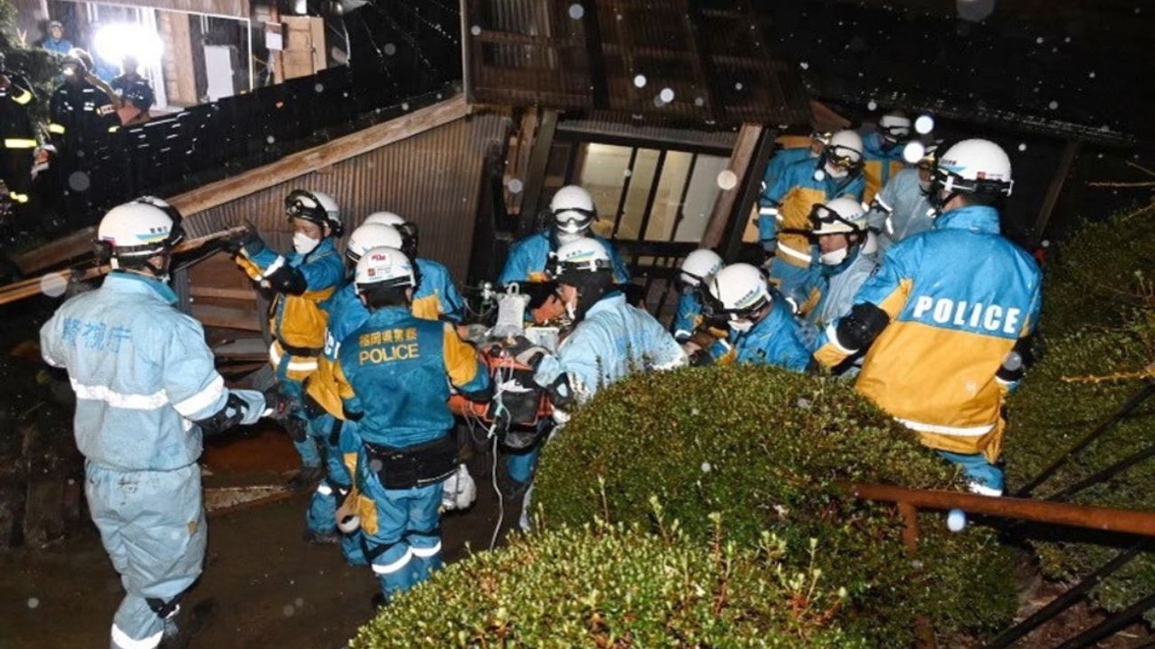 Aumenta a 126 fallecidos por terremoto en Japón