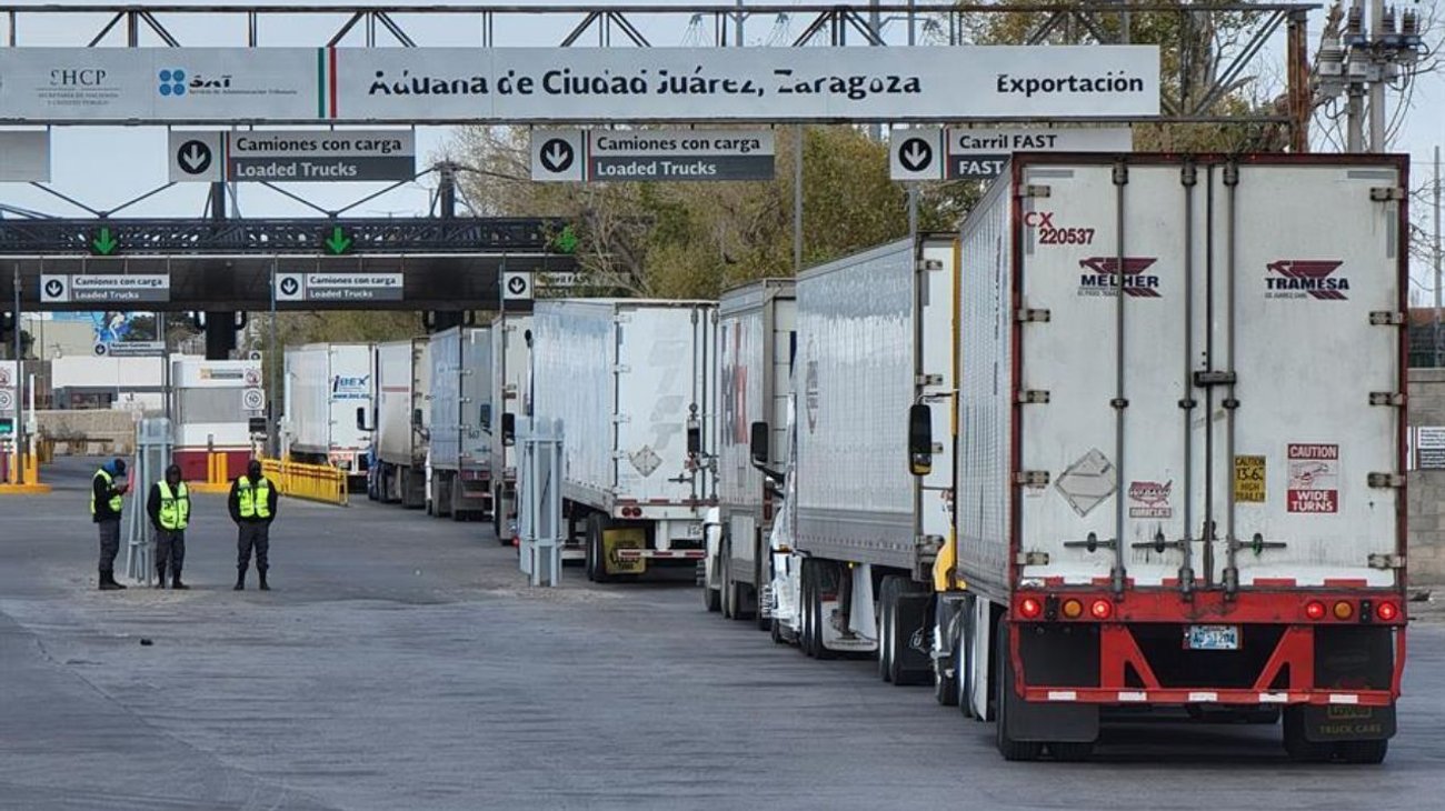 México acuerda con transportistas atender seguridad