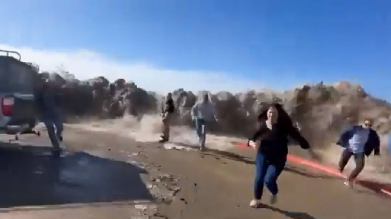 Olas de 7 metros azotan las costas de California