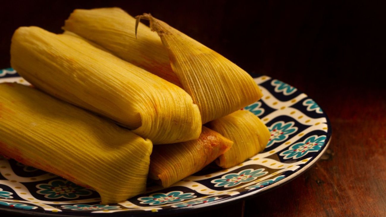 Regala Guadalupe 2 docenas de tamales por pagar predial