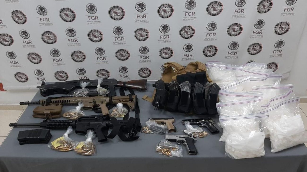 Detienen a tres hombres y aseguran armas de fuego y droga