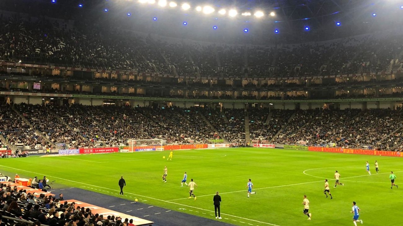 Abuchea afición de Rayados a sus jugadores durante partido