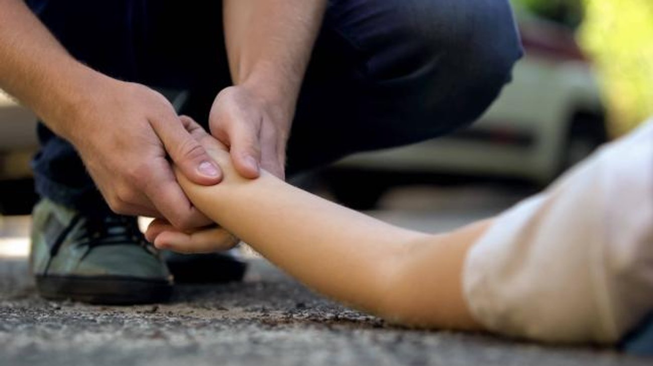 Arrestan a madre tras confesar que estranguló a su hijo