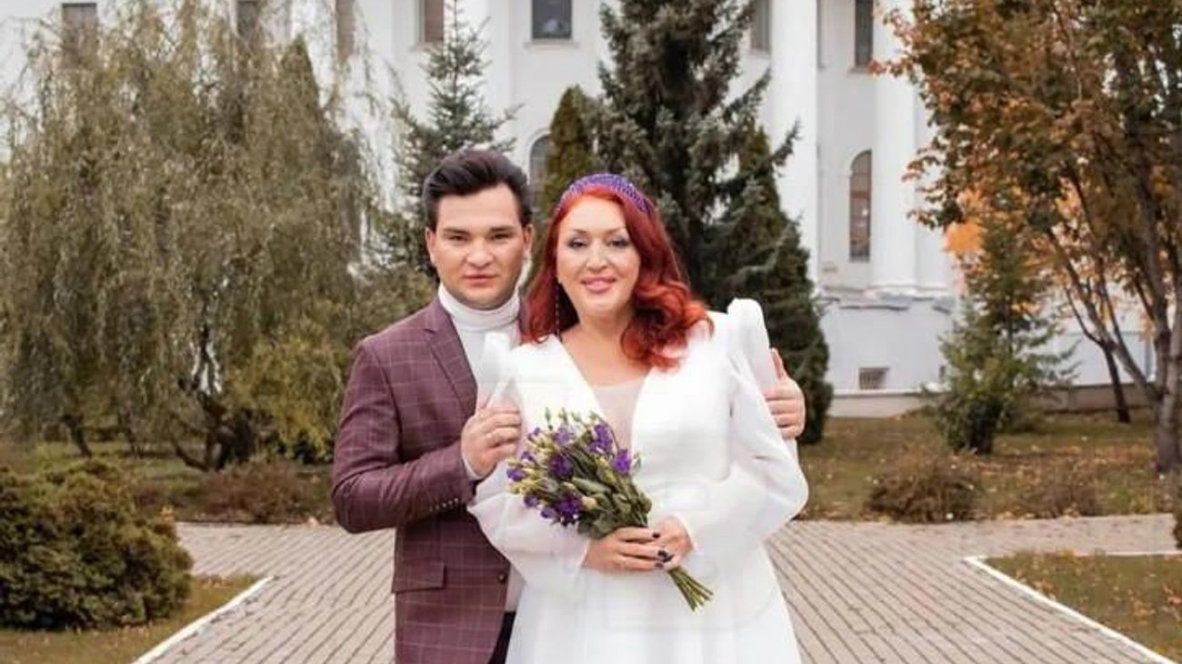 Madre se casa con su hijo que adopto cuando era niño