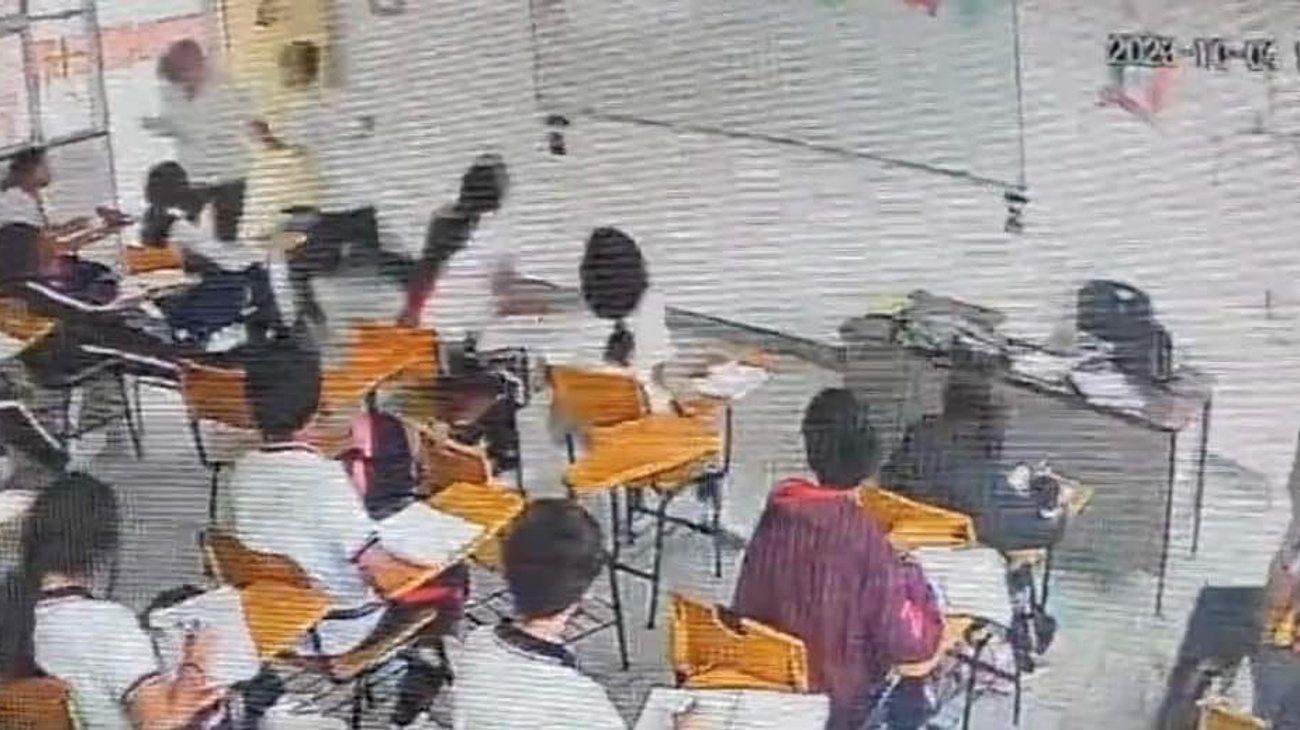 Investigan a maestra porque buleaba al alumno que la apuñaló
