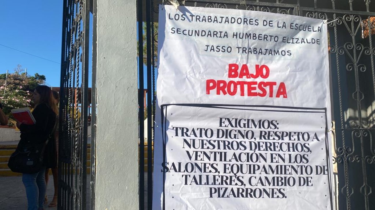 Maestras coahuilenses trabajan bajo protesta por anomalías