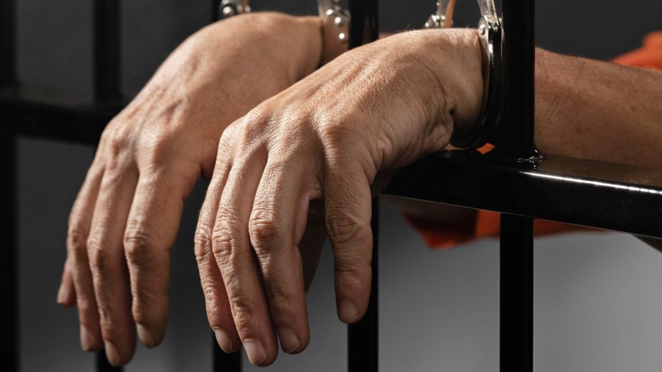 Detienen a maestro de educación física por violar a niño