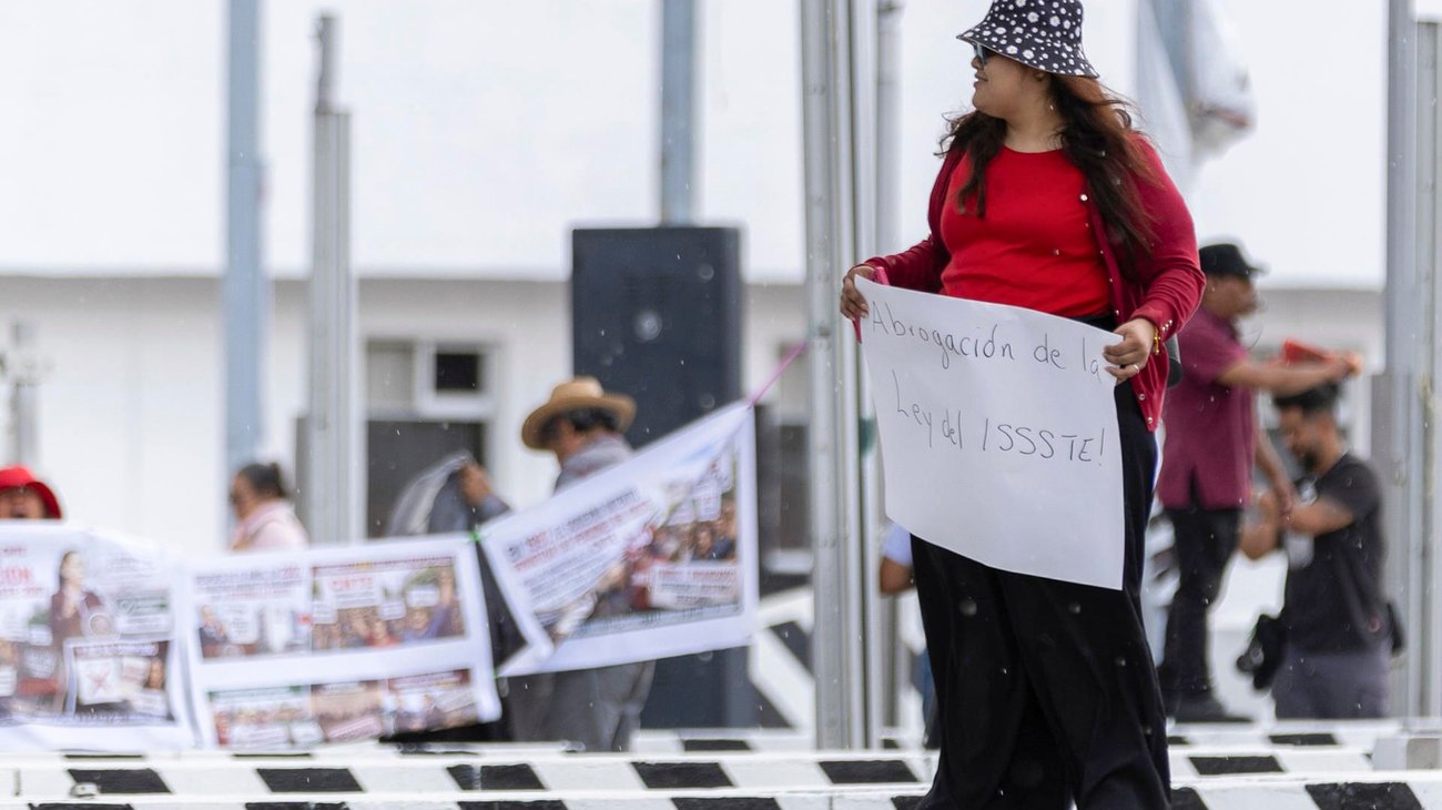 Inician maestros marchas en nueva jornada del Mundial en CDMX