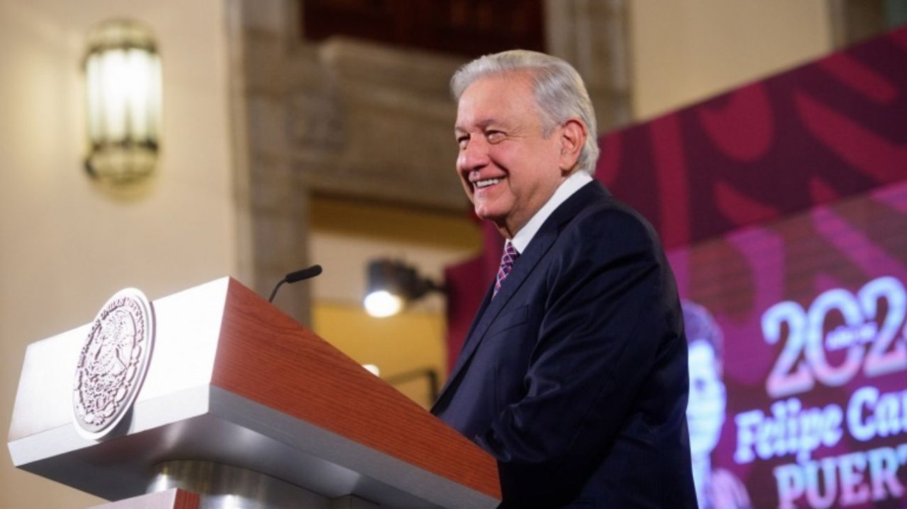 Hay 'mano negra' en protestas de Ayotzinapa: López Obrador