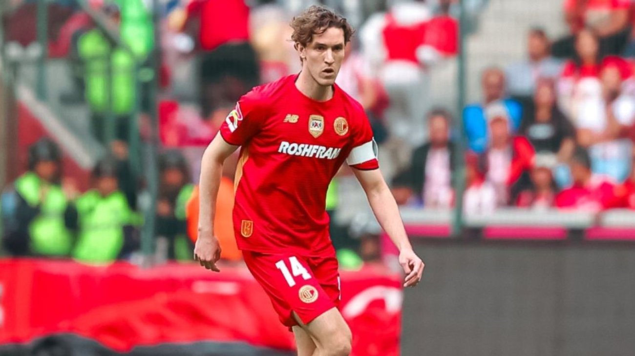 Revierten tarjeta roja para Marcel Ruiz pero seguirá sin jugar