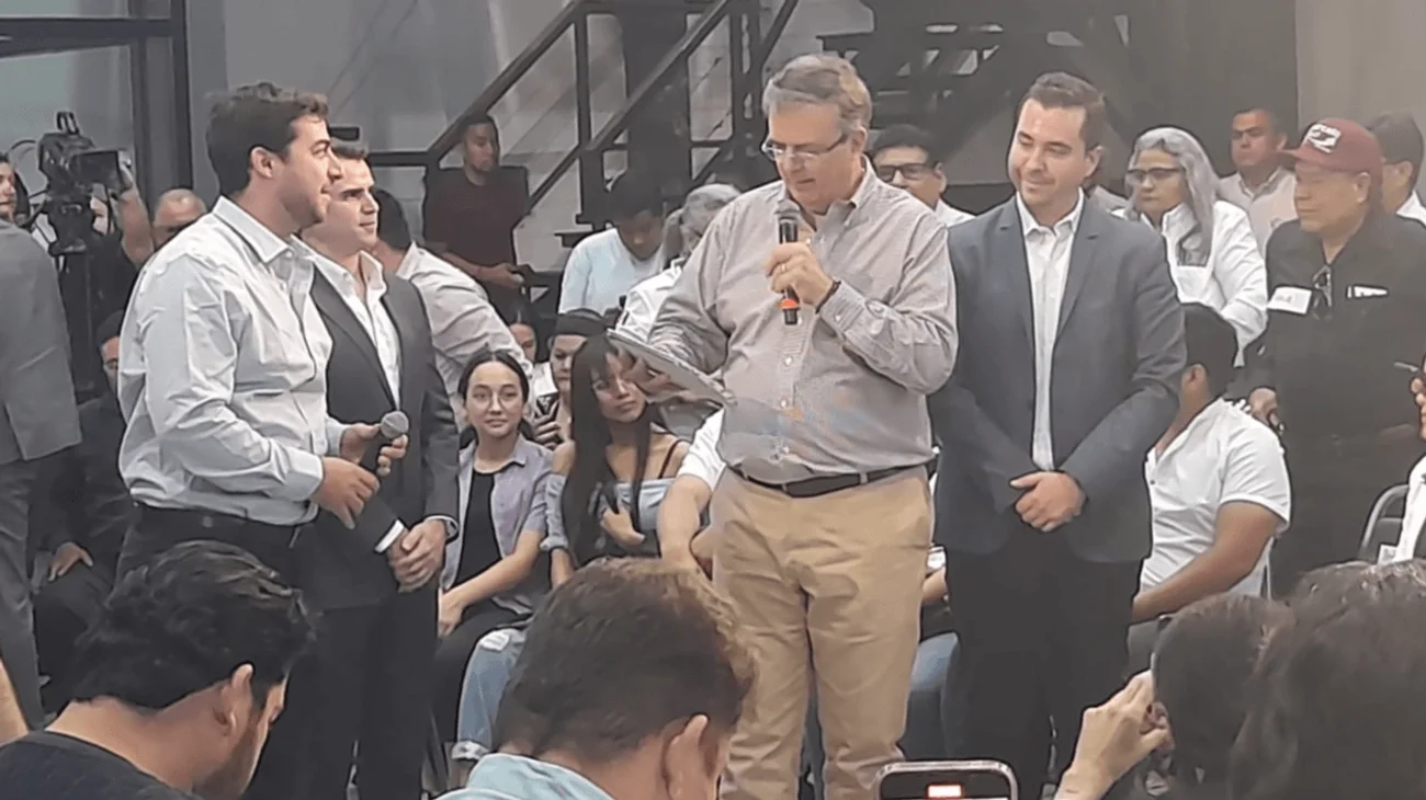 Ebrard plantea segundo piso al Sistema Integral de Salud