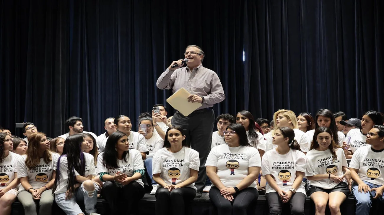 Ebrard crearía Secretaría de la 4T liderada por hijo de AMLO