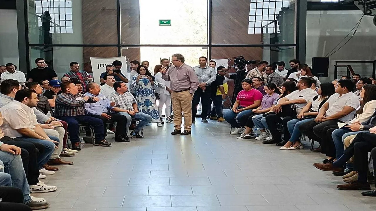 Ebrard prefiere dialogar que derrochar en publicidad