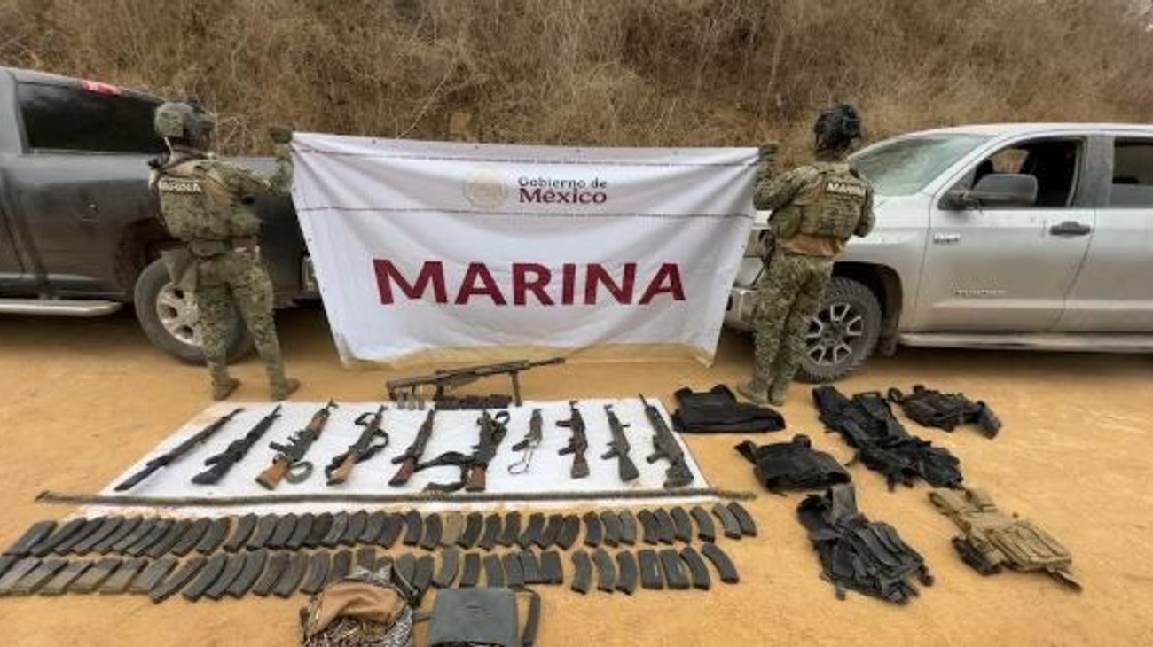 Marina asegura arsenal y explosivos tras persecución en Sinaloa